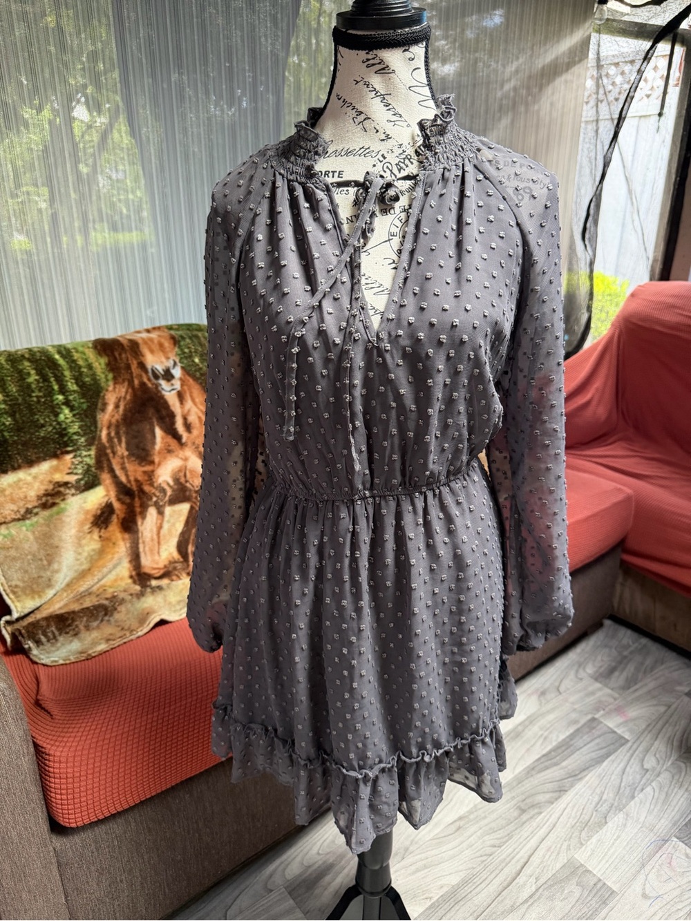 SPEECHLESS Women's Grey Swiss Dot Long Sleeve Ruffle Dress